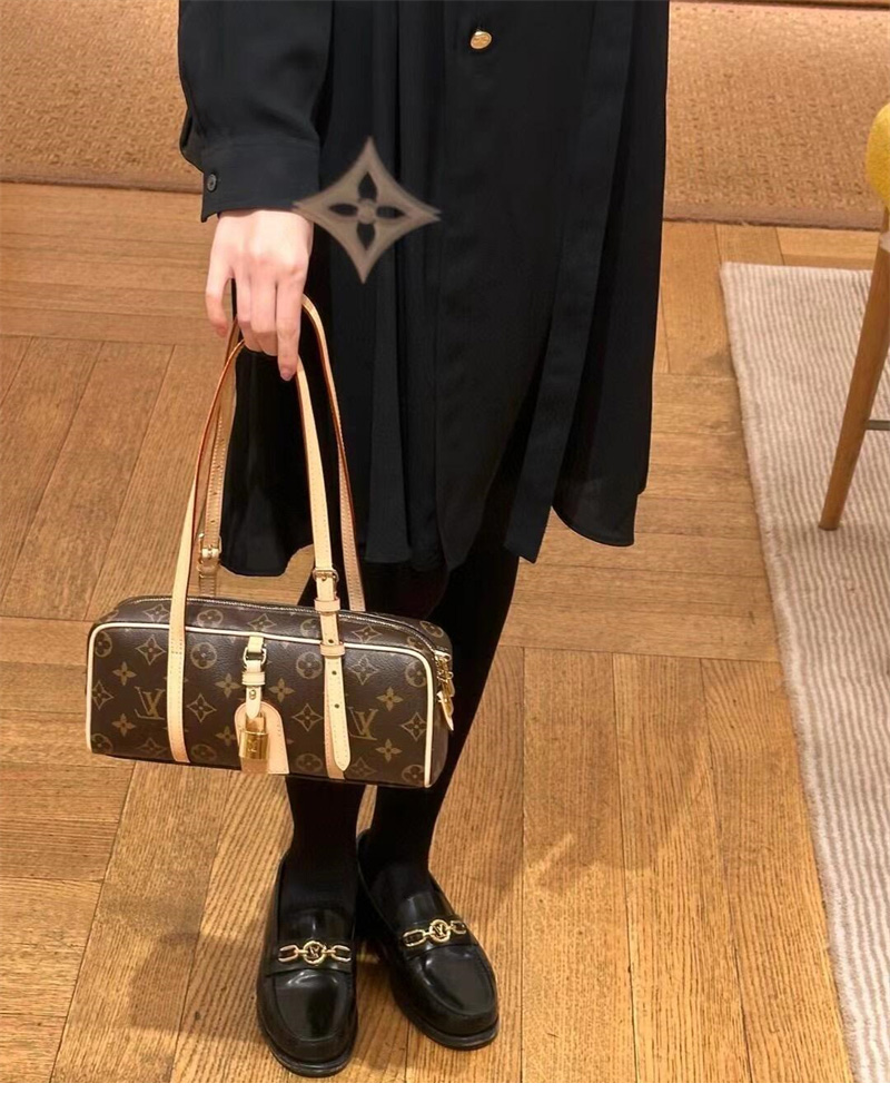 루이비통 행 온 핸드백 캔버스 모노그램 M47031