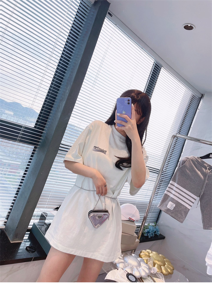 발렌시아가 웨이브로고 자수 반팔 티셔츠