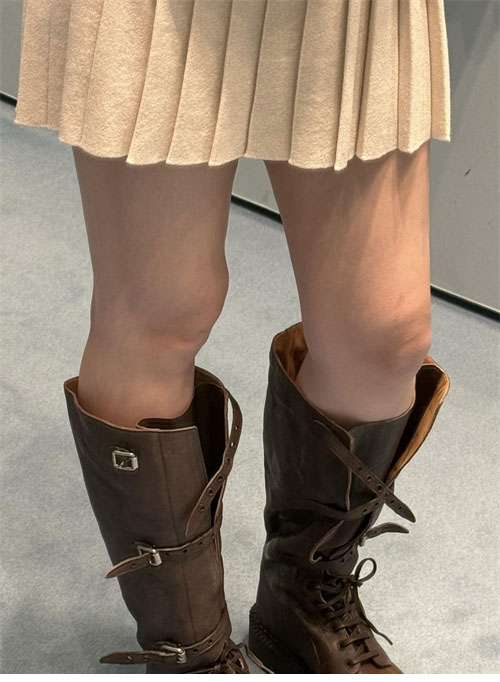 미우미우 24FW 프린트 로고 슈레이스 가죽 부츠