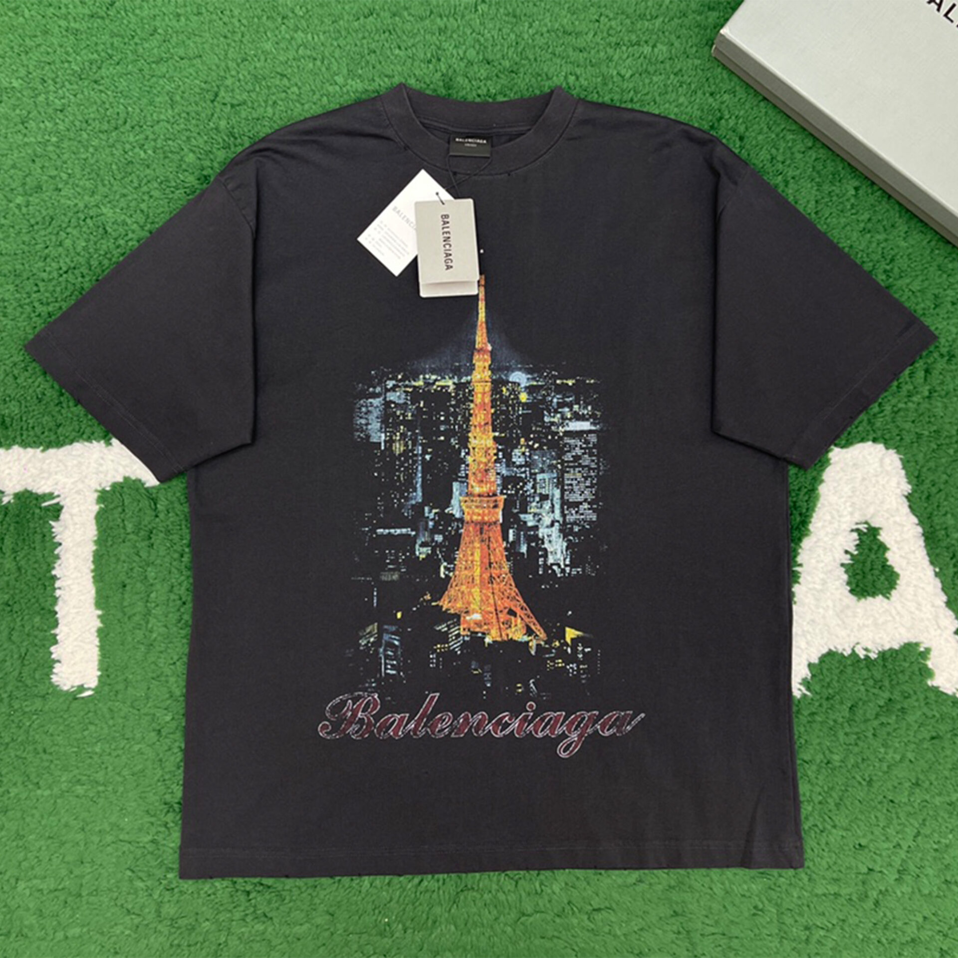 발렌시아가 파리 리버티 문 미디엄 핏 반팔 티셔츠 “2COLOR”