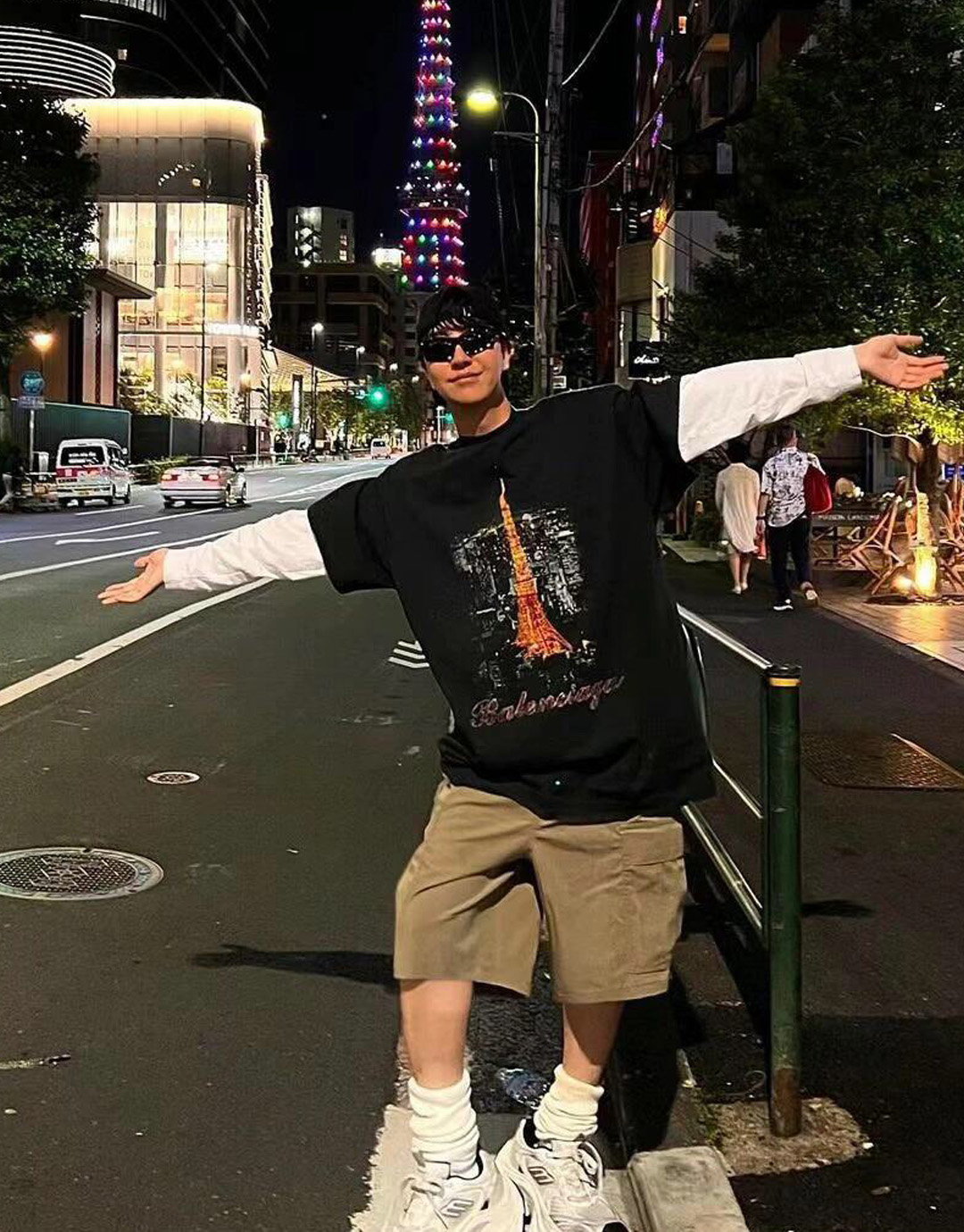 발렌시아가 파리 리버티 문 미디엄 핏 반팔 티셔츠 “2COLOR”