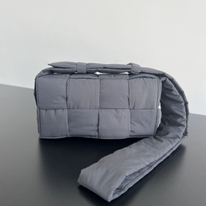 보테가베네타 패디드 테크 카세트 백 “ 20 COLOR ”