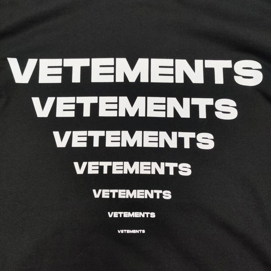 베트멍 PYRAMID 로고 반팔 티셔츠 블랙