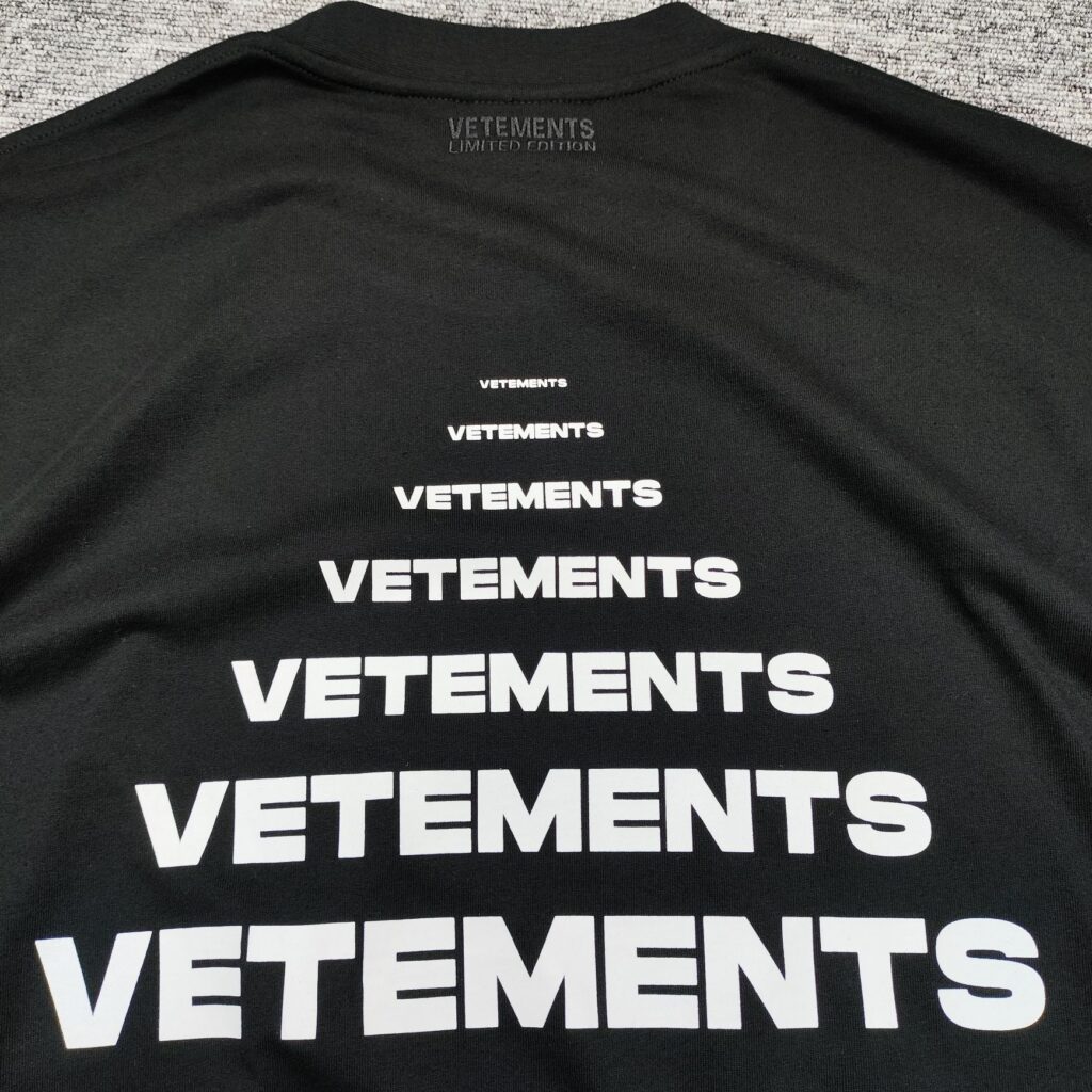 베트멍 PYRAMID 로고 반팔 티셔츠 블랙