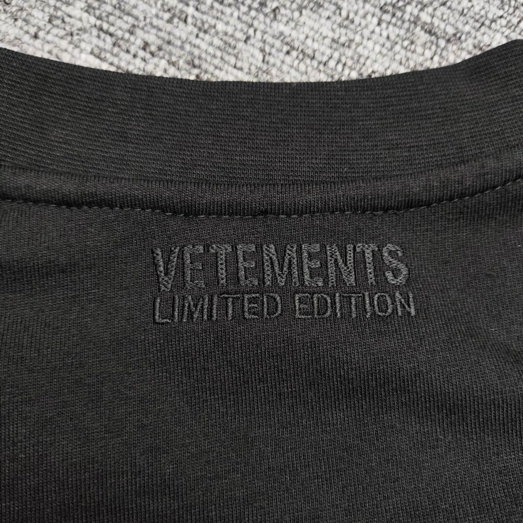 베트멍 PYRAMID 로고 반팔 티셔츠 블랙