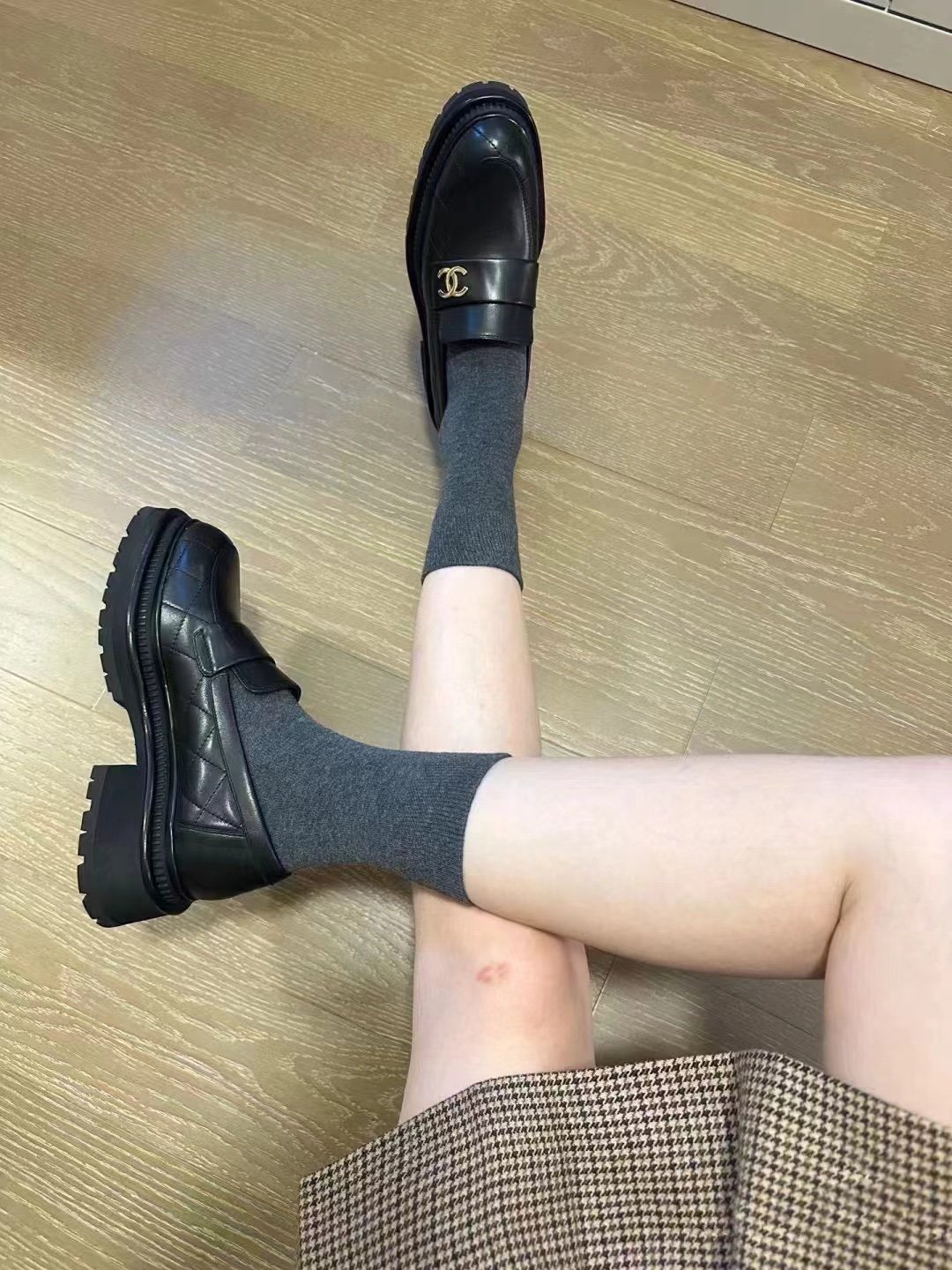 샤넬 23A 퀼팅 블랙 카프스킨 로퍼 “35SIZE – 40SIZE”