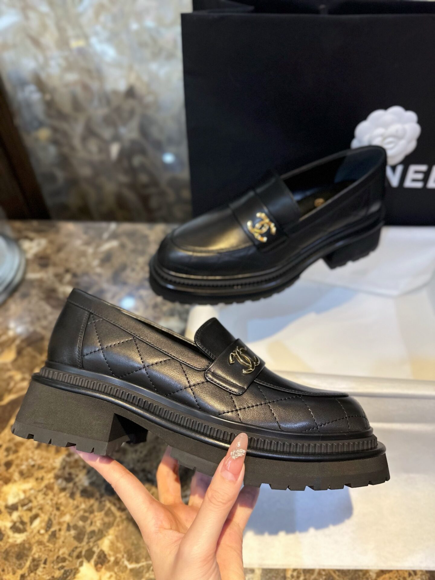 샤넬 23A 퀼팅 블랙 카프스킨 로퍼 “35SIZE – 40SIZE”