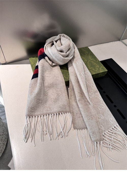 구찌 GG 웹 울 머플러