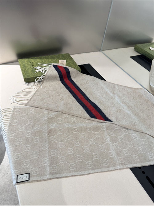 구찌 GG 웹 울 머플러