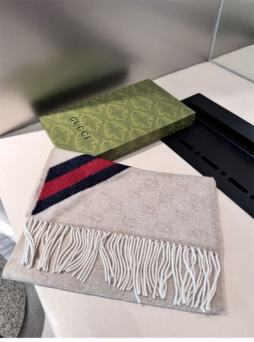 구찌 GG 웹 울 머플러