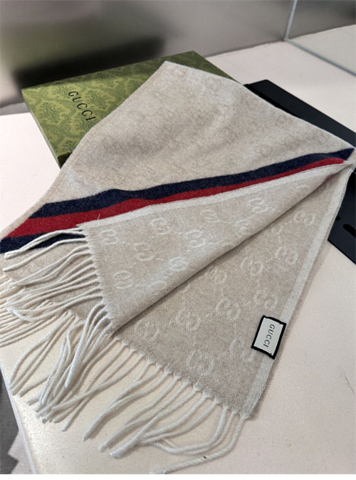 구찌 GG 웹 울 머플러