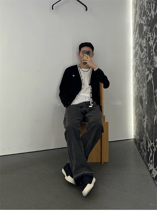 셀린느 트리옹프 V넥 울 가디건