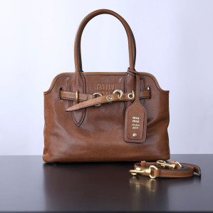 미우미우 아방뛰르 나파 가죽 백 5BA292