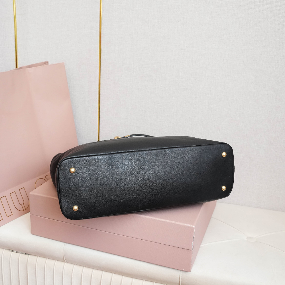 미우미우 Aventure Nappa Leather