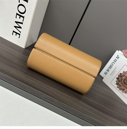 로에베 스몰 클래스프 백