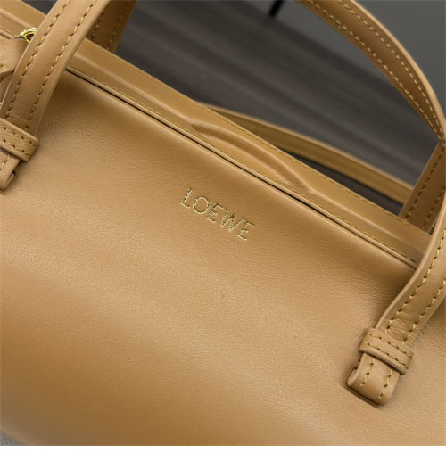 로에베 스몰 클래스프 백