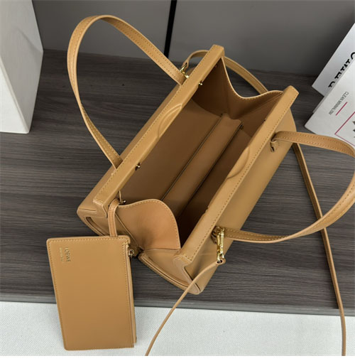 로에베 스몰 클래스프 백