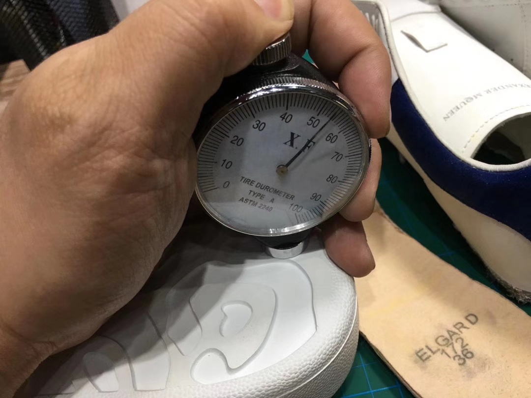 알렉산더 맥퀸 오버솔 스니커즈