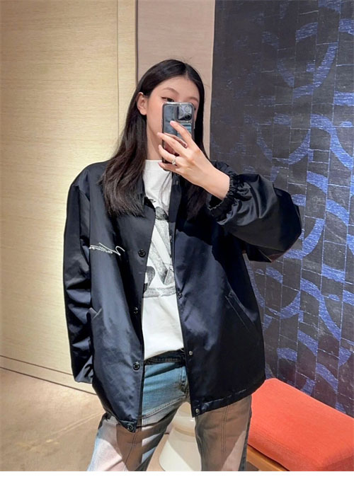 루이비통 백로고 코치 자켓 1ABZG5