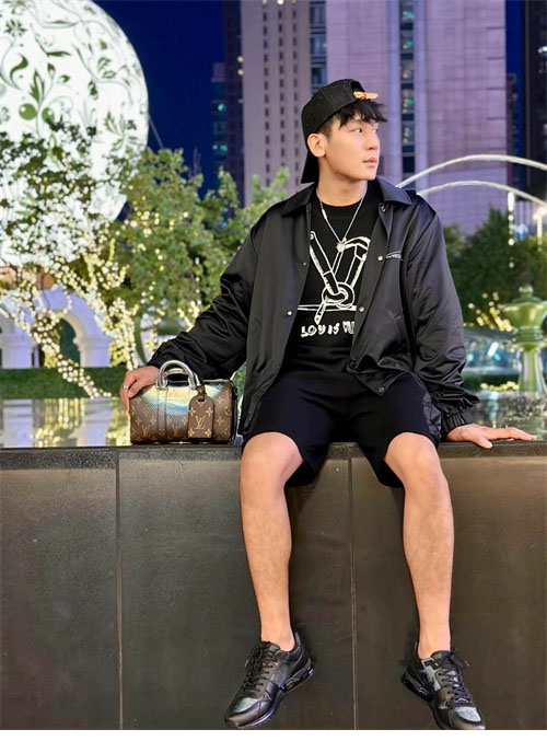 루이비통 백로고 코치 자켓 1ABZG5