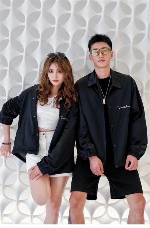 루이비통 백로고 코치 자켓 1ABZG5