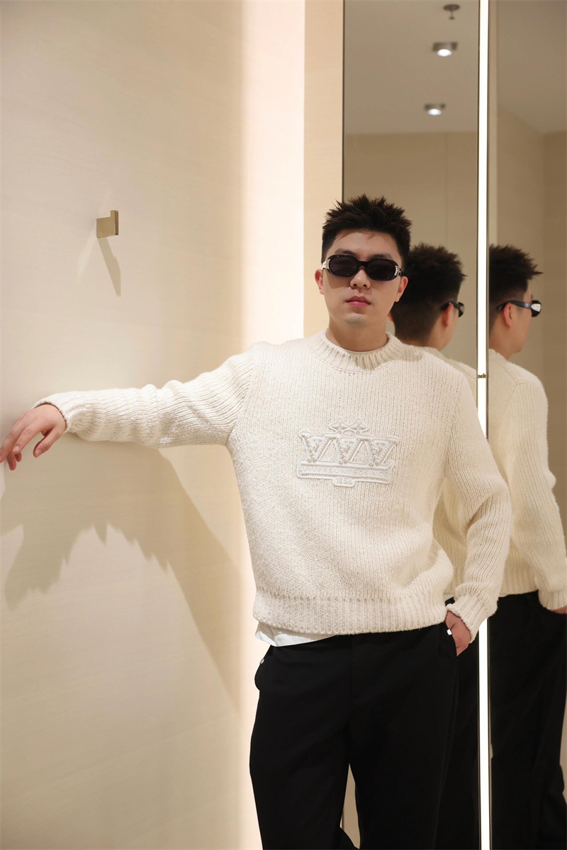 루이비통 LV버스 유나이티드 엠벨리시드 실크 풀오버 니트