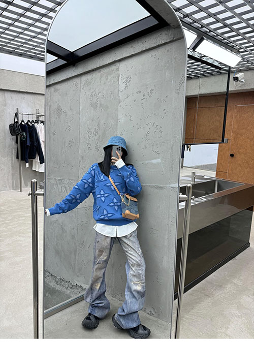 루이비통 25ss 빅 모노그램 스웨터