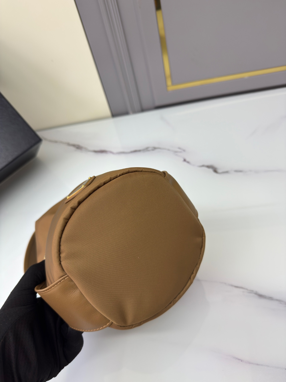 프라다 Petit Sac Noir Re-Nylon Bucket