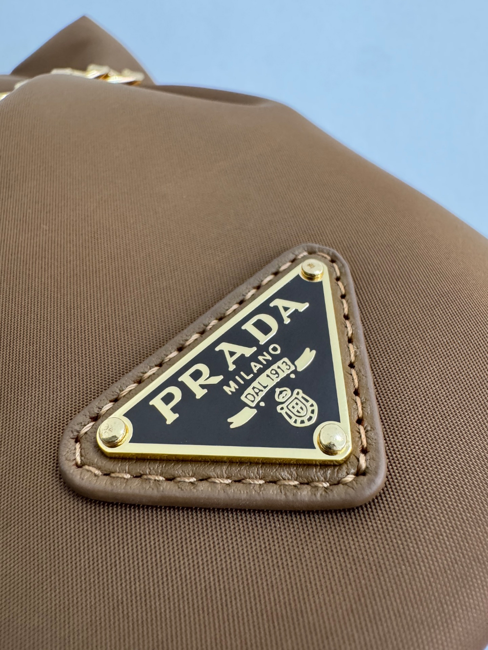 프라다 Petit Sac Noir Re-Nylon Bucket