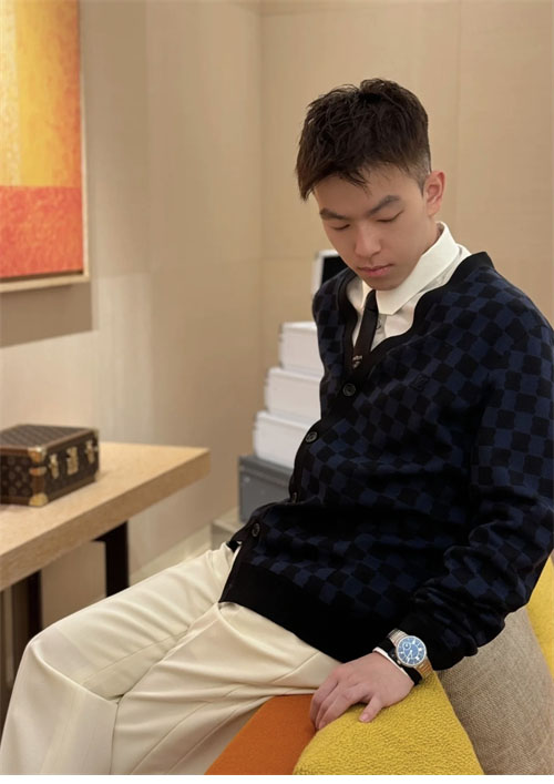 루이비통 다미에 울 V넥 가디건