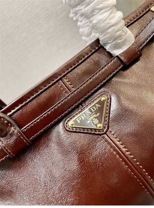 프라다 소프트 룩스 핸드백 미디엄