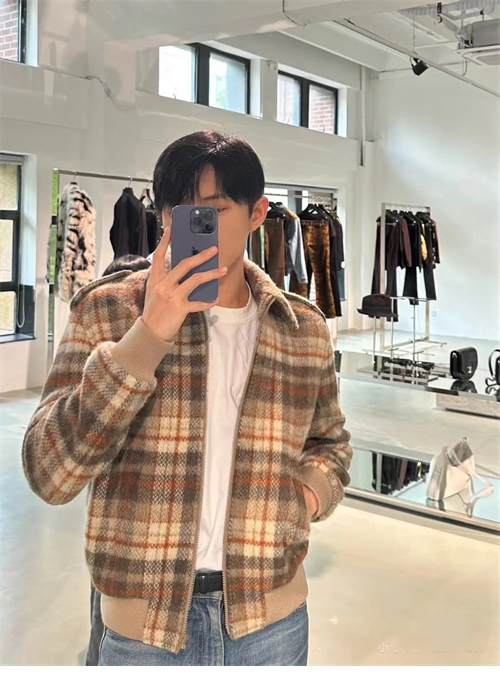 셀린느 트리오페 로고 자수 배색 체크 테디 자켓