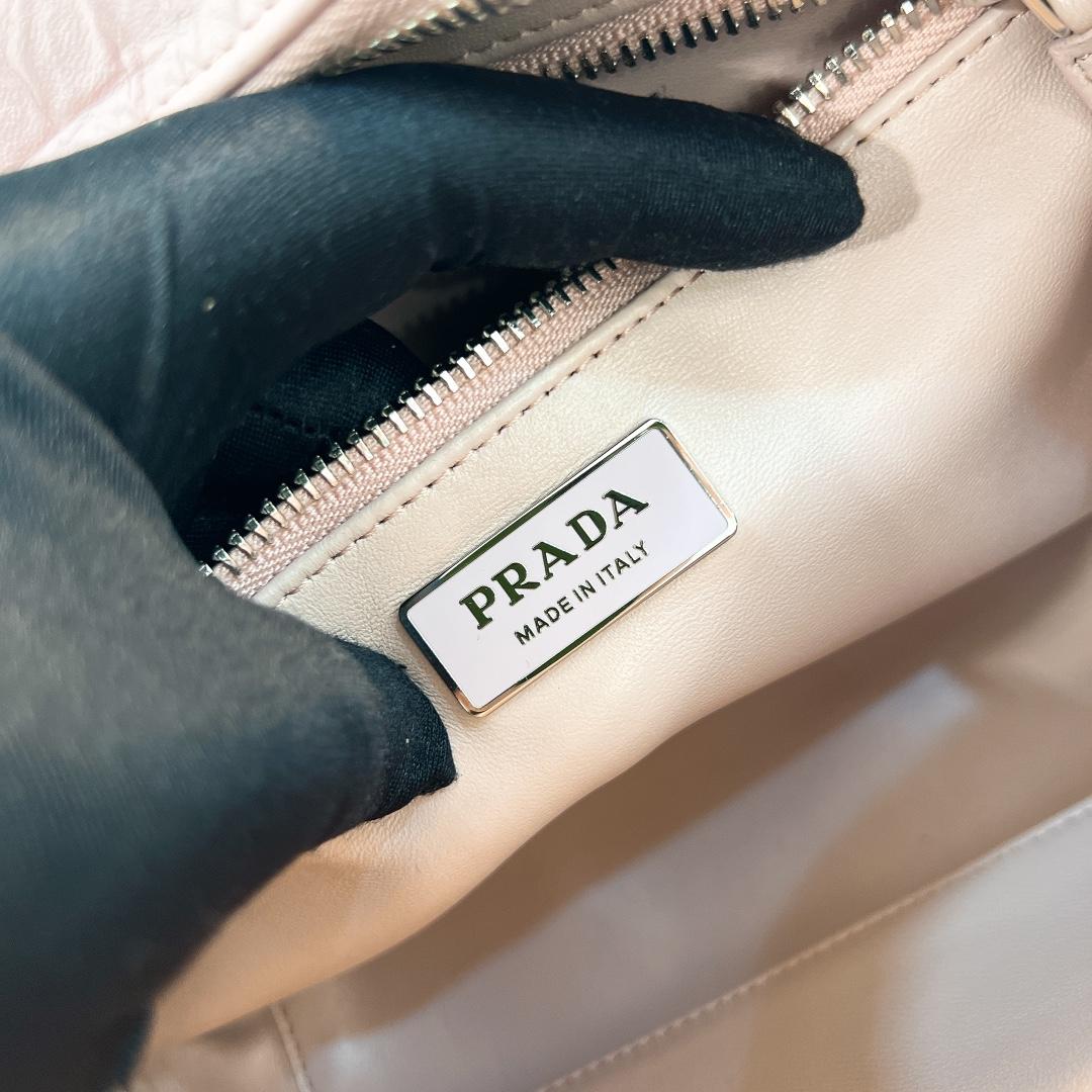 프라다 Nappa Antique Leather Top Handle