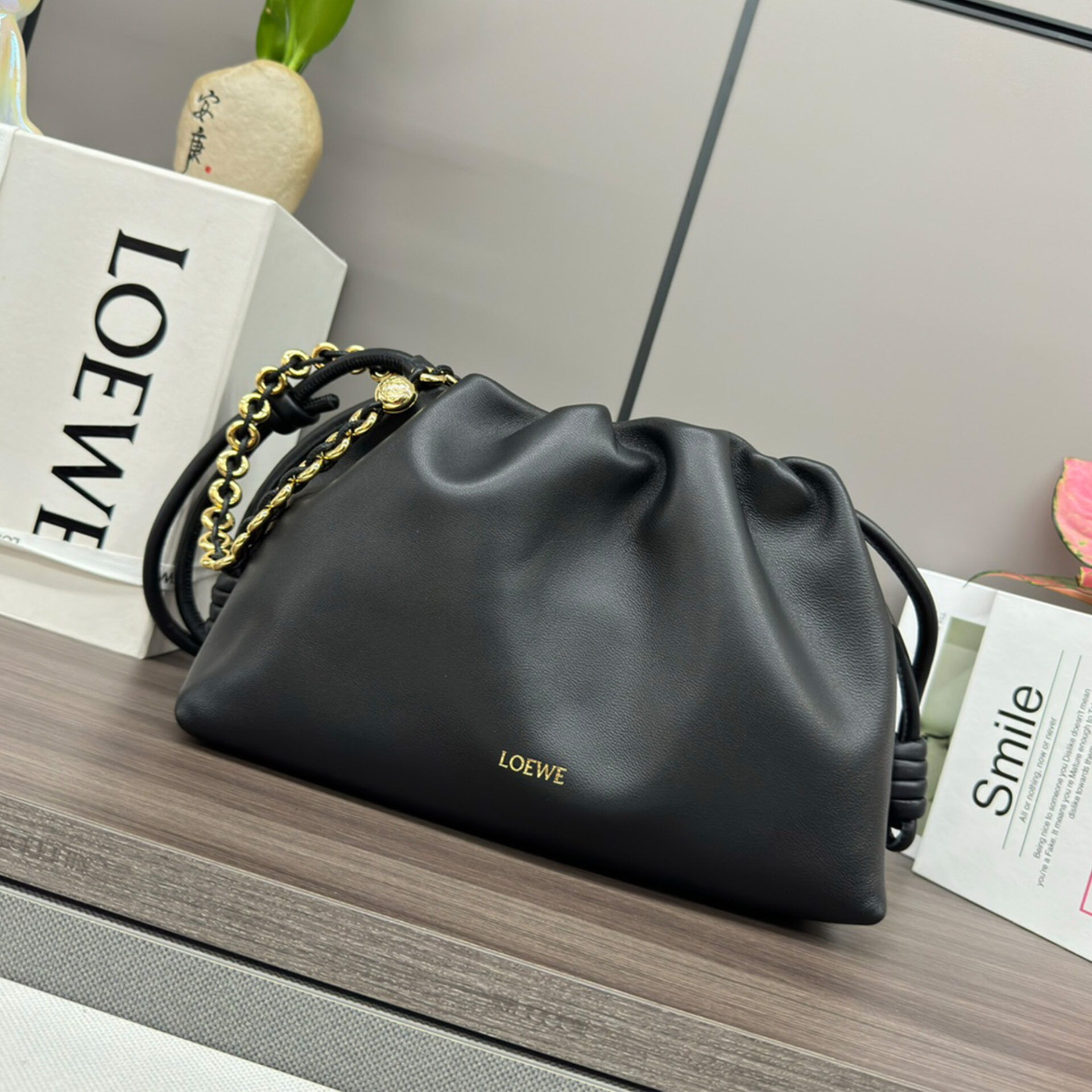 로에베 멜로우 나파 램스킨 플라멩고 펄스 백 30*20*10.5CM