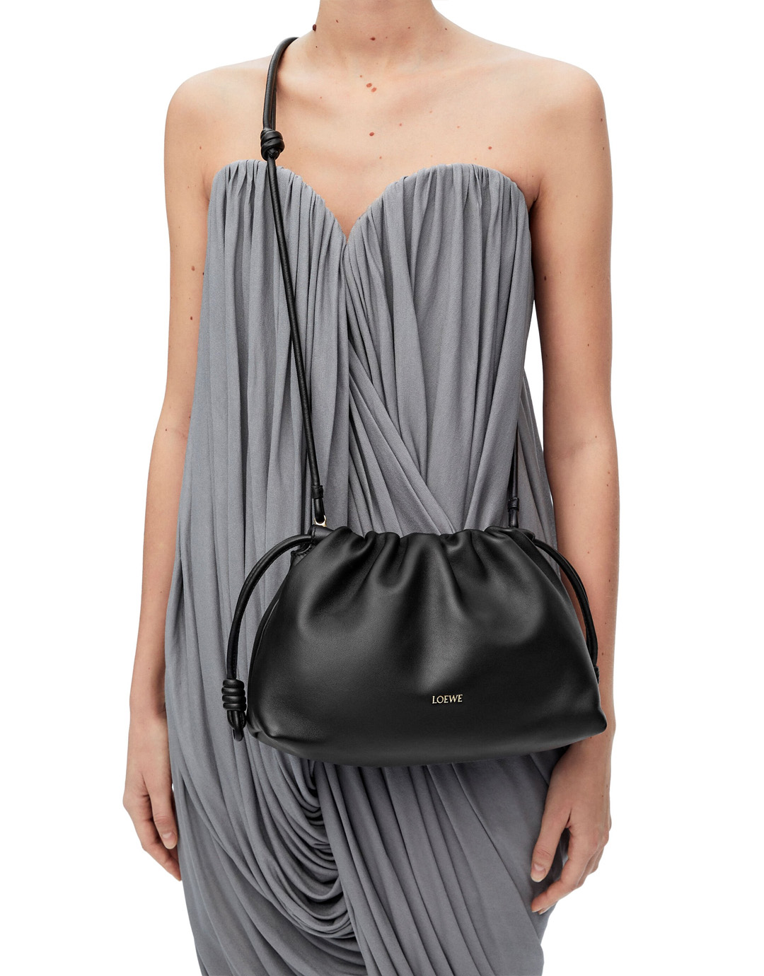 로에베 멜로우 나파 램스킨 플라멩고 펄스 백 30*20*10.5CM