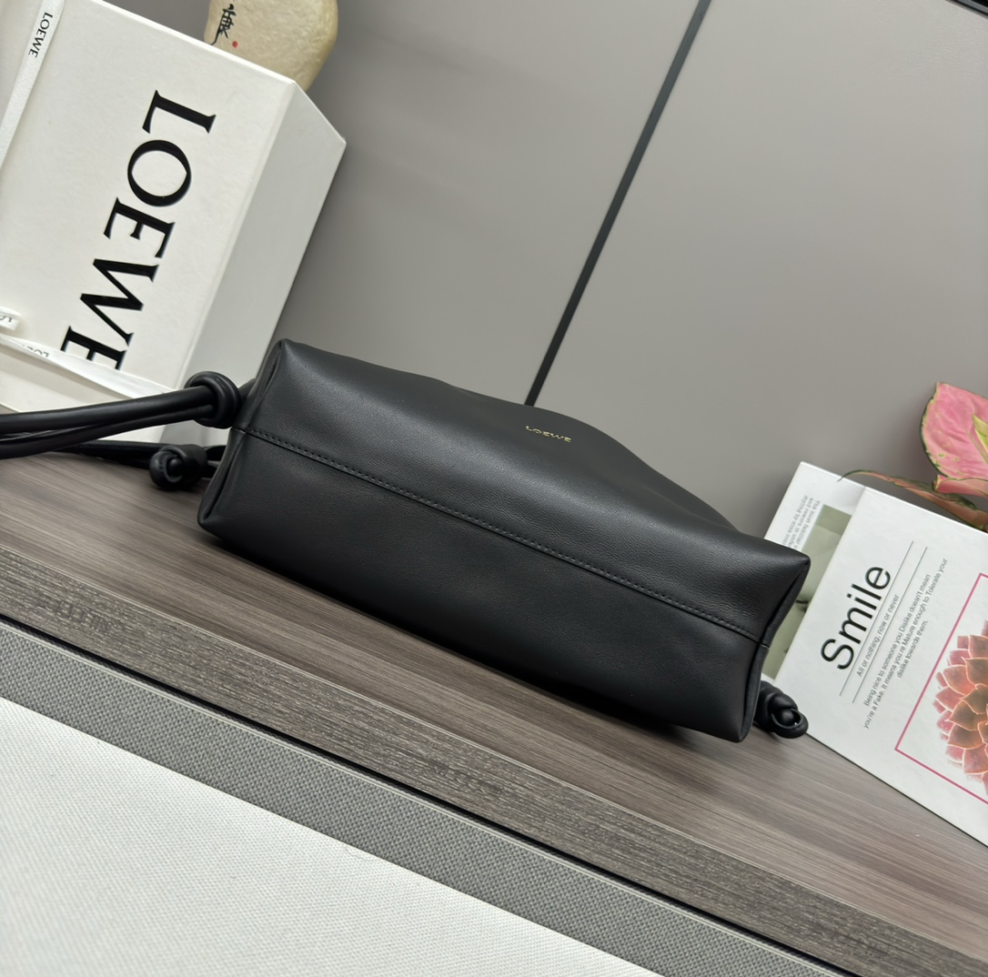 로에베 멜로우 나파 램스킨 플라멩고 펄스 백 30*20*10.5CM