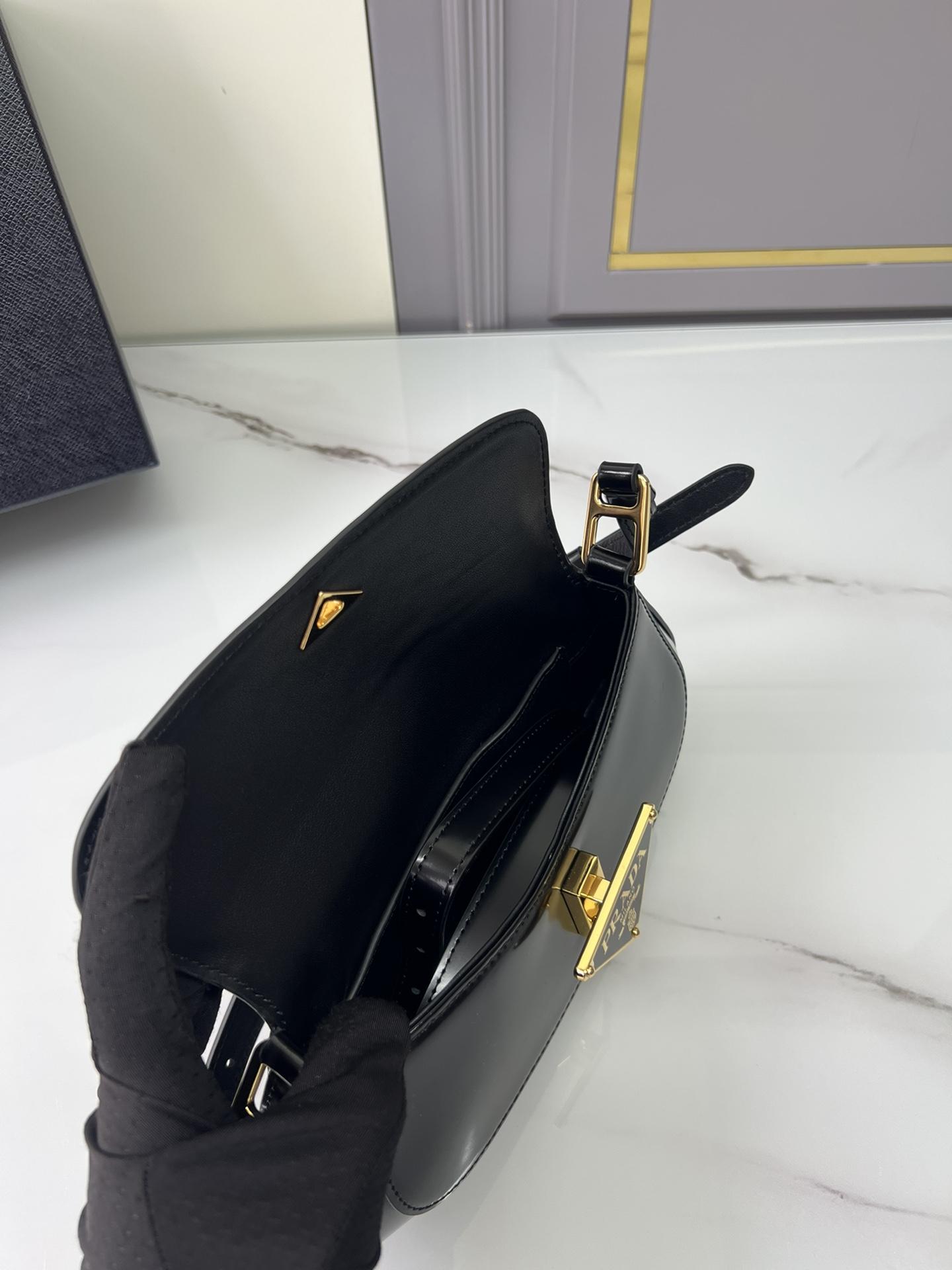 프라다 Brushed Leather Shoulder