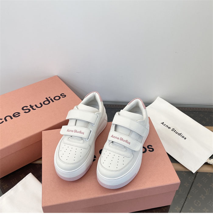 아크네 24FW 벨크로 스트랩 통굽 스니커즈