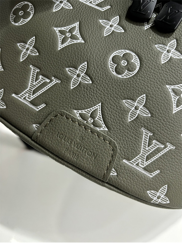 루이비통 디스커버리 범백 그린 쉐도우 모노그램 M12508