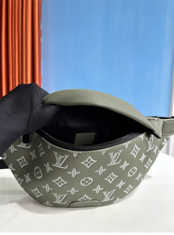 루이비통 디스커버리 범백 그린 쉐도우 모노그램 M12508