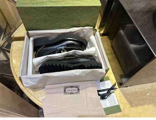 구찌 러그 솔 홀스빗 로퍼