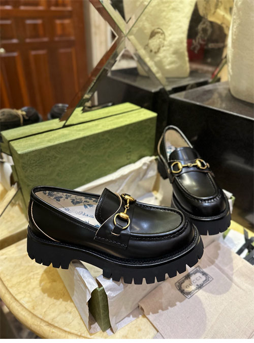 구찌 러그 솔 홀스빗 로퍼