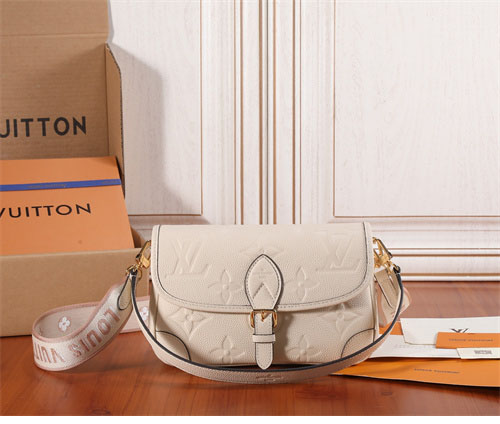 루이비통 다이앤 모노그램 앙프랭뜨 레더 숄더 겸 크로스백 M46388