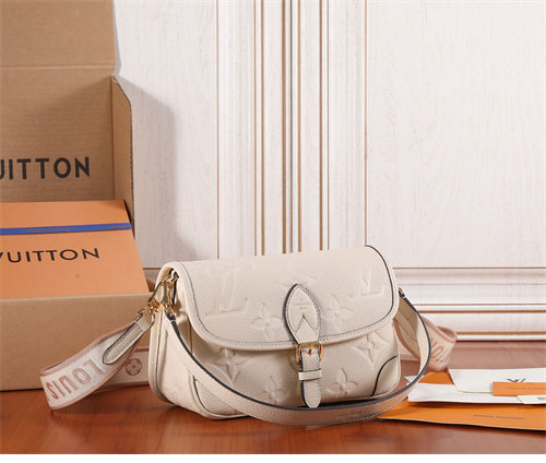 루이비통 다이앤 모노그램 앙프랭뜨 레더 숄더 겸 크로스백 M46388