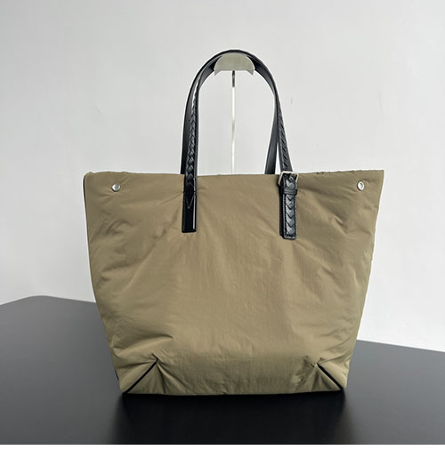 보테가베네타 로고 패치 토트백 7762013컬러