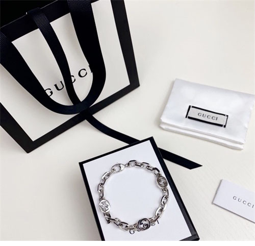 구찌 인터로킹 G 실버 팔찌