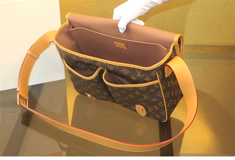 루이비통 사첼 메신져 백 모노그램 M14723