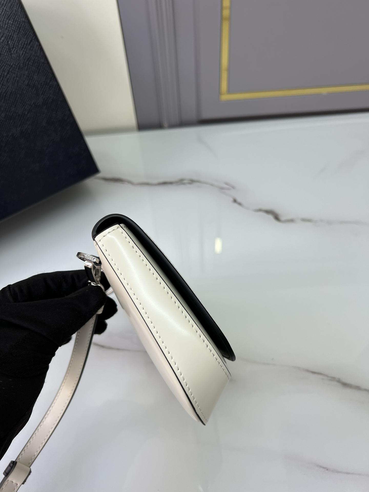 프라다 Brushed Leather Mini