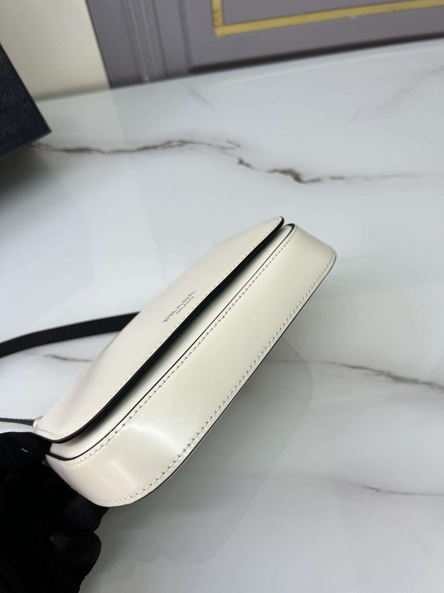 프라다 Brushed Leather Mini