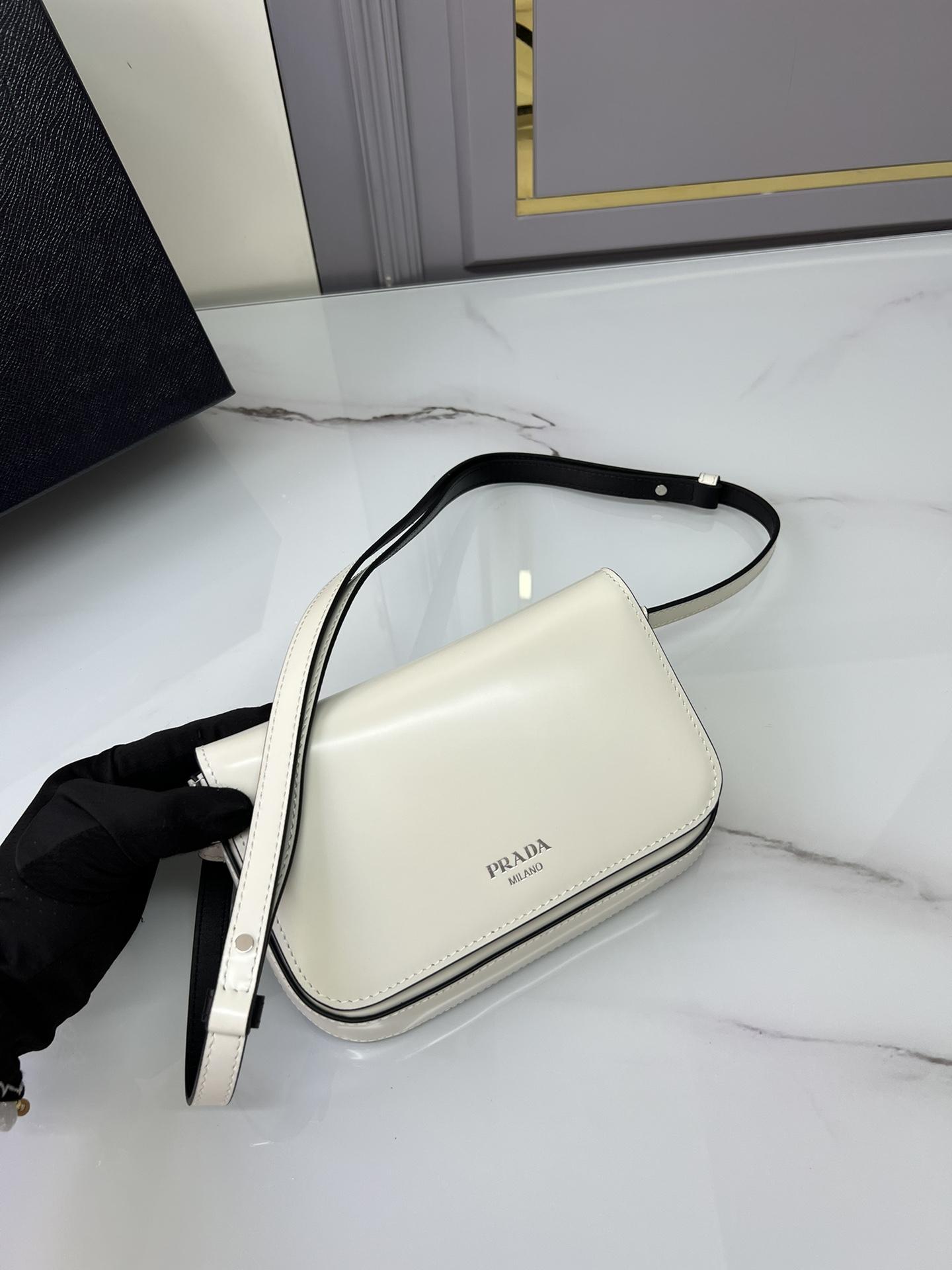 프라다 Brushed Leather Mini